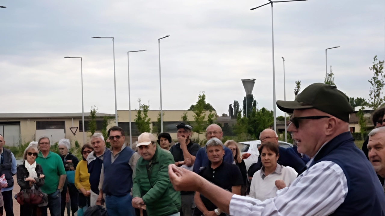 Acqua stagnante e rifiuti nel parcheggio di Codogno: i residenti chiedono intervento urgente al Comune per risolvere la situazione igienico-ambientale e di sicurezza. Acqua stagnante e rifiuti nel parcheggio di Codogno: i residenti chiedono intervento urgente al Comune per risolvere la situazione igienico-ambientale e di sicurezza.
