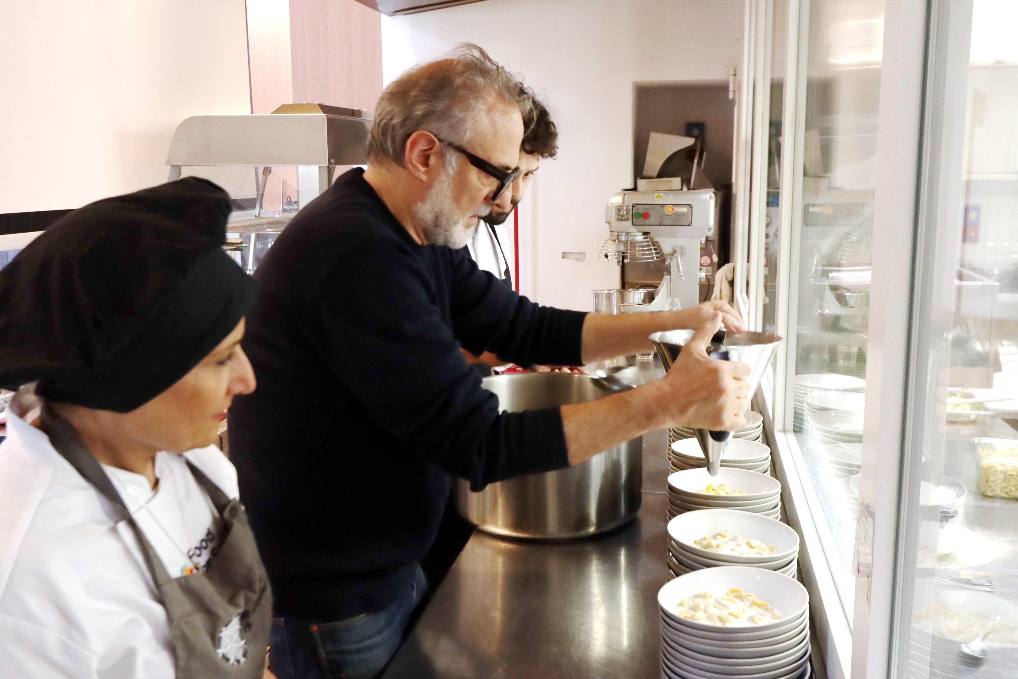 la sfida del nostro tempo produciamo troppo cibo e lo buttiamo via basta