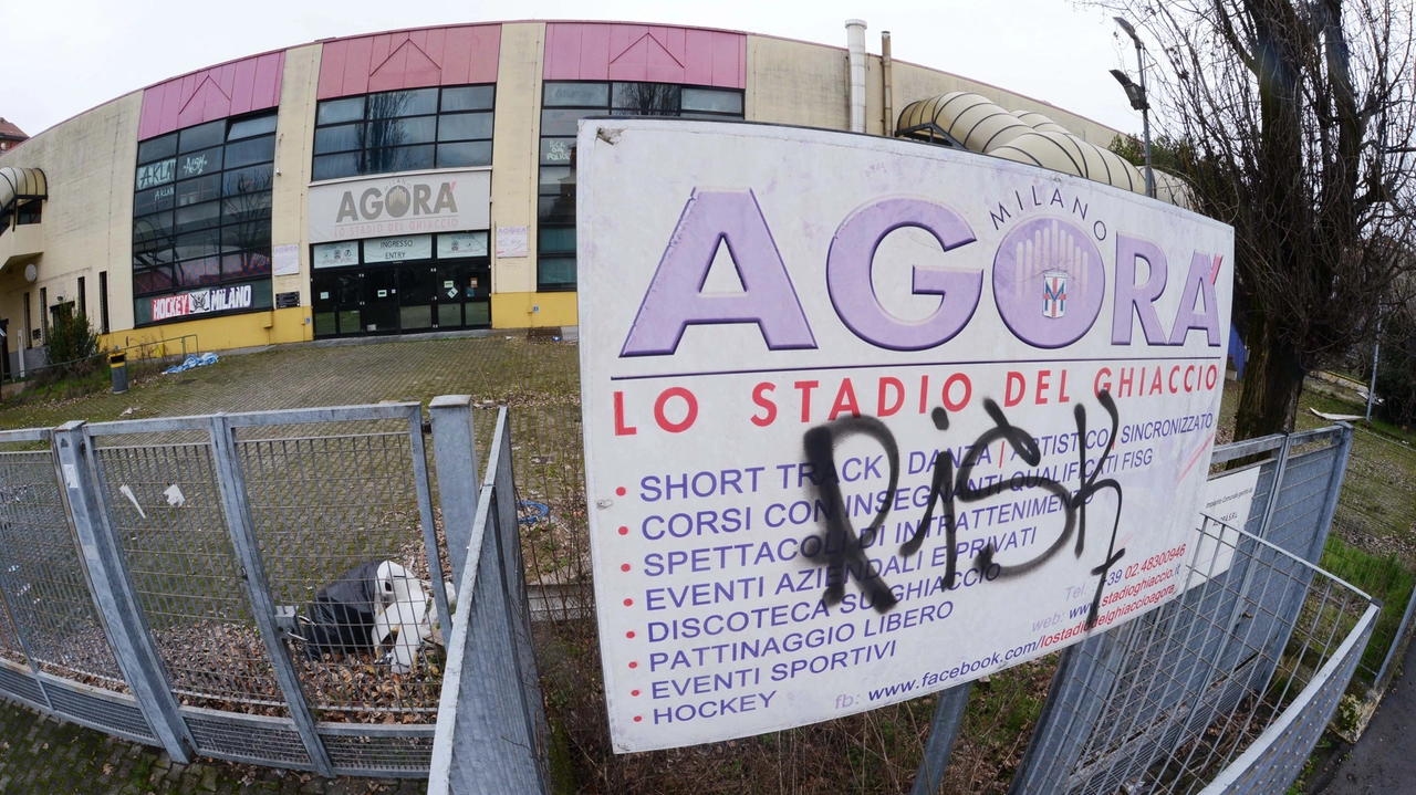 L’Agorà: il palazzo del ghiaccio di via dei Ciclamini è chiuso dal gennaio del 2023 L’Agorà: il palazzo del ghiaccio di via dei Ciclamini è chiuso dal gennaio del 2023