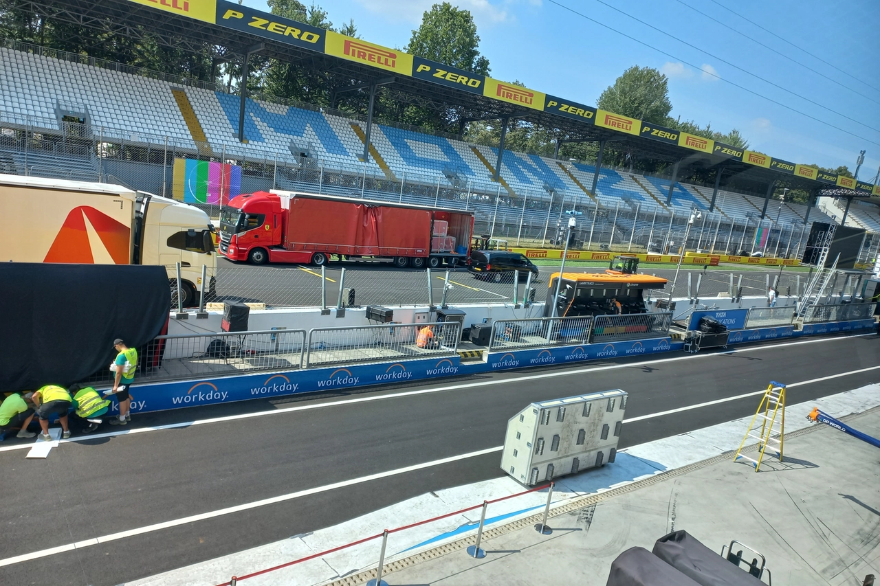 Gli ultimi preparativi in corso all'autodromo di Monza