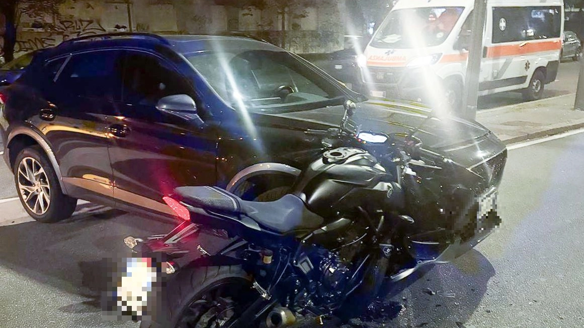 Incidente nella notte di domenica 10 novembre in via Caldara a Milano Incidente nella notte di domenica 10 novembre in via Caldara a Milano