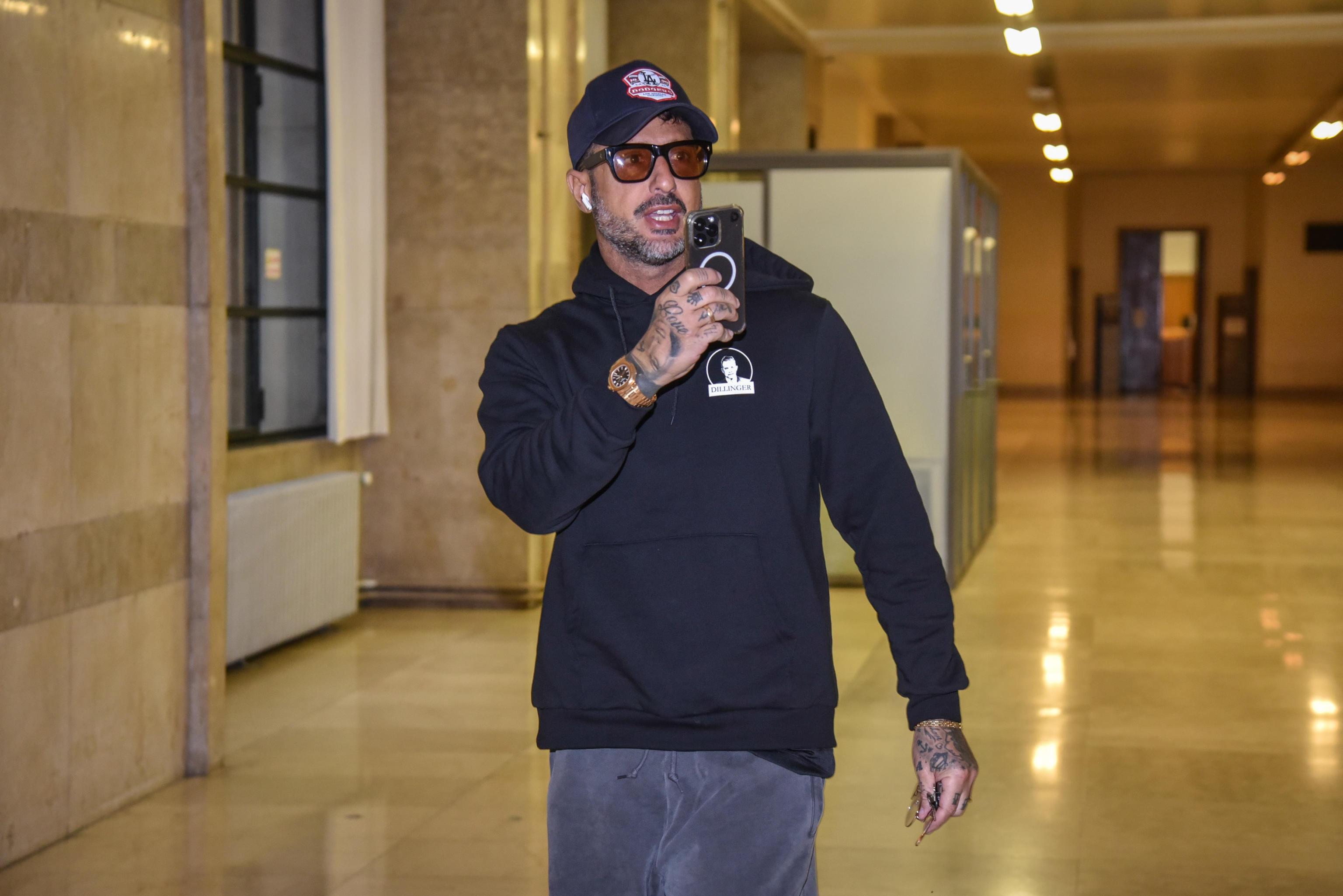 fabrizio corona accusato di bancarotta show in tribunale contro pm e avvocato