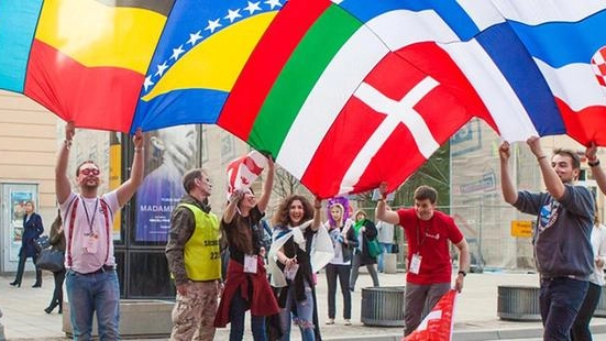 Il Centro di Monza e i percorsi educativi in giro per il mondo dedicati agli adolescenti "Vengono ospitati in famiglia e lo stesso facciamo noi con i loro compagni stranieri". Il Centro di Monza e i percorsi educativi in giro per il mondo dedicati agli adolescenti "Vengono ospitati in famiglia e lo stesso facciamo noi con i loro compagni stranieri".