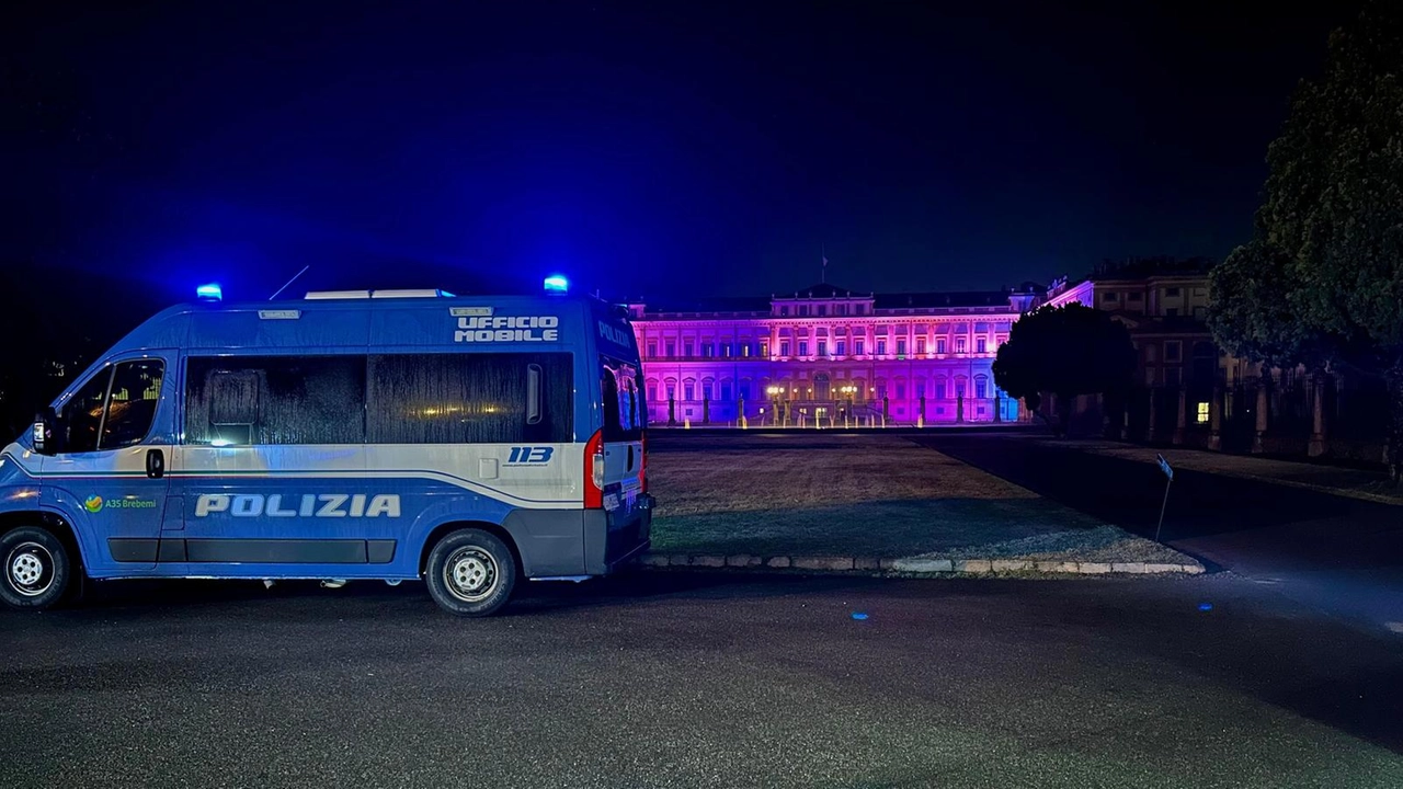 Controlli davanti alla Villa Reale Controlli davanti alla Villa Reale