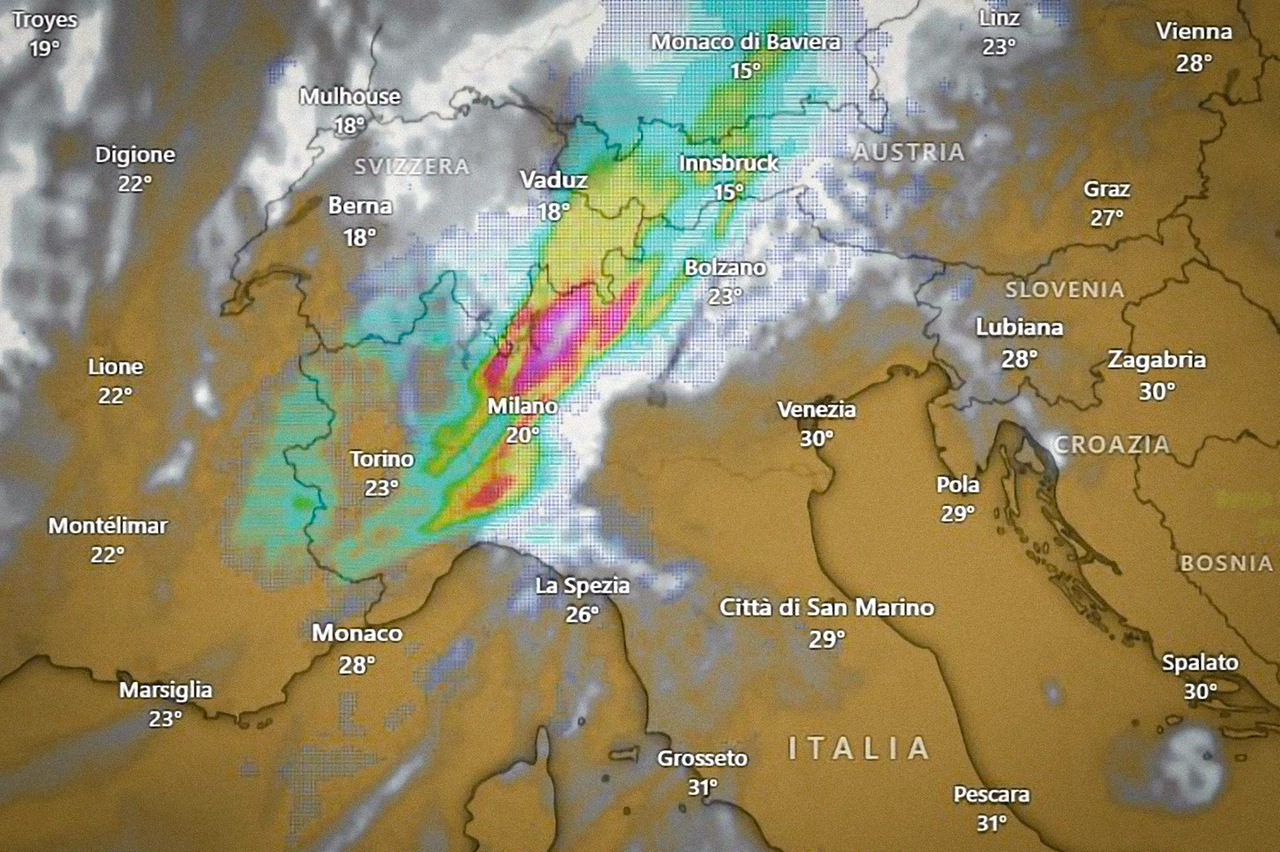 Il fronte temporalesco che colpirà la Lombardia nella previsione elaborata dal satellite Aladdin dell'Ente Spaziale Europeo
