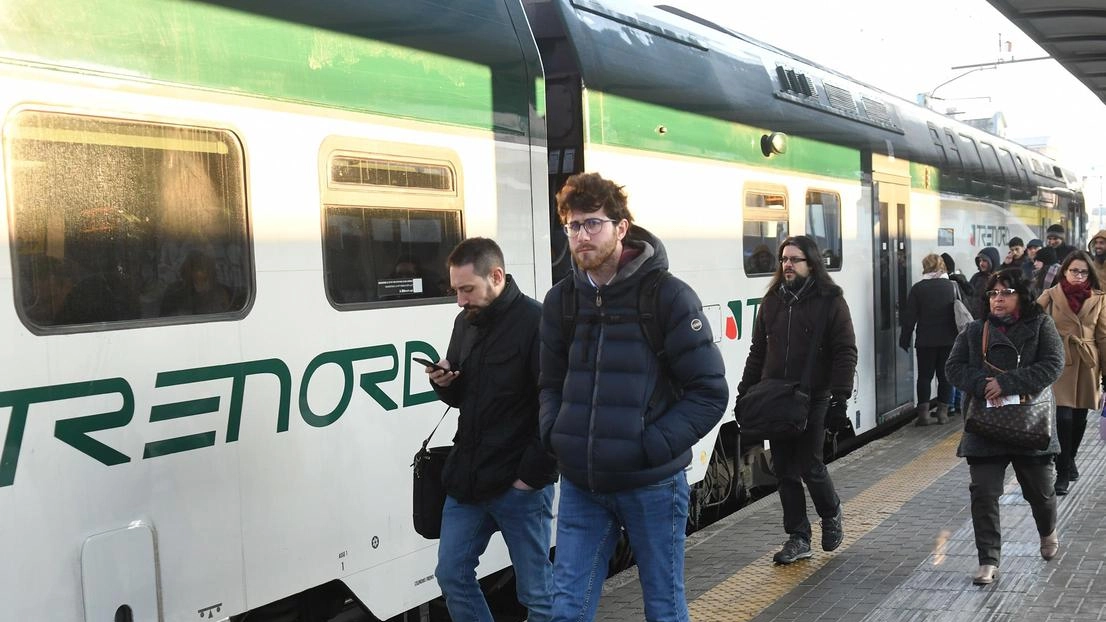 Mattinata difficile, ieri, sulle linee ferroviarie del Lodigiano. Il primo problema è stato legato ad un atto vandalico subito dal...