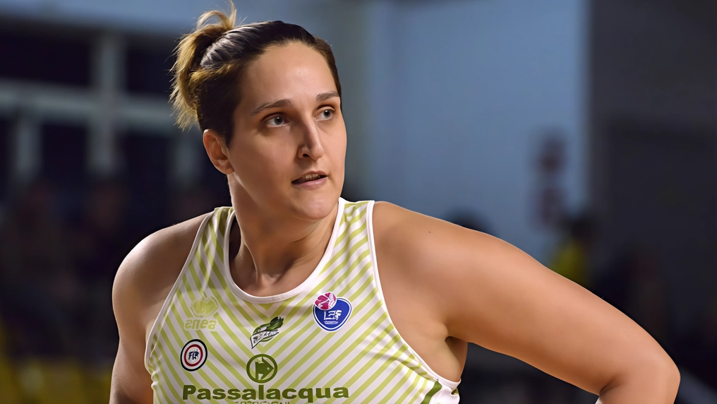 Valentina “Micia“ Gatti 37 anni è una giocatrice di esperienza e talento Arriva dalla Serie A1 con Derthona: un lusso per la categoria Valentina “Micia“ Gatti 37 anni è una giocatrice di esperienza e talento Arriva dalla Serie A1 con Derthona: un lusso per la categoria