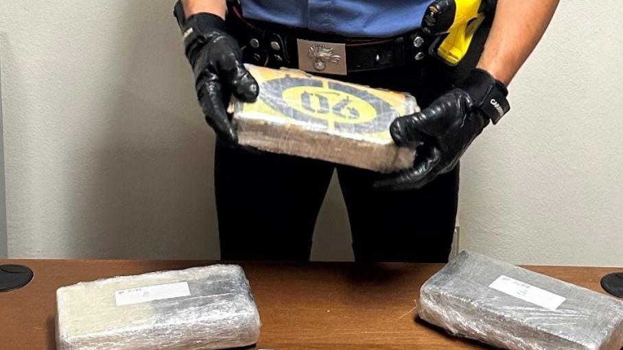 Fermato con la droga in auto, a casa sua trovano cocaina per 200mila euro: arrestato giovane di 26 anni Fermato con la droga in auto, a casa sua trovano cocaina per 200mila euro: arrestato giovane di 26 anni