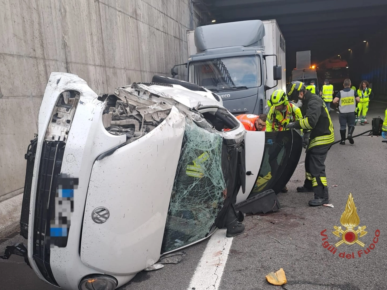 Incidente tangenziale Nord: la vettura si è ribaltata