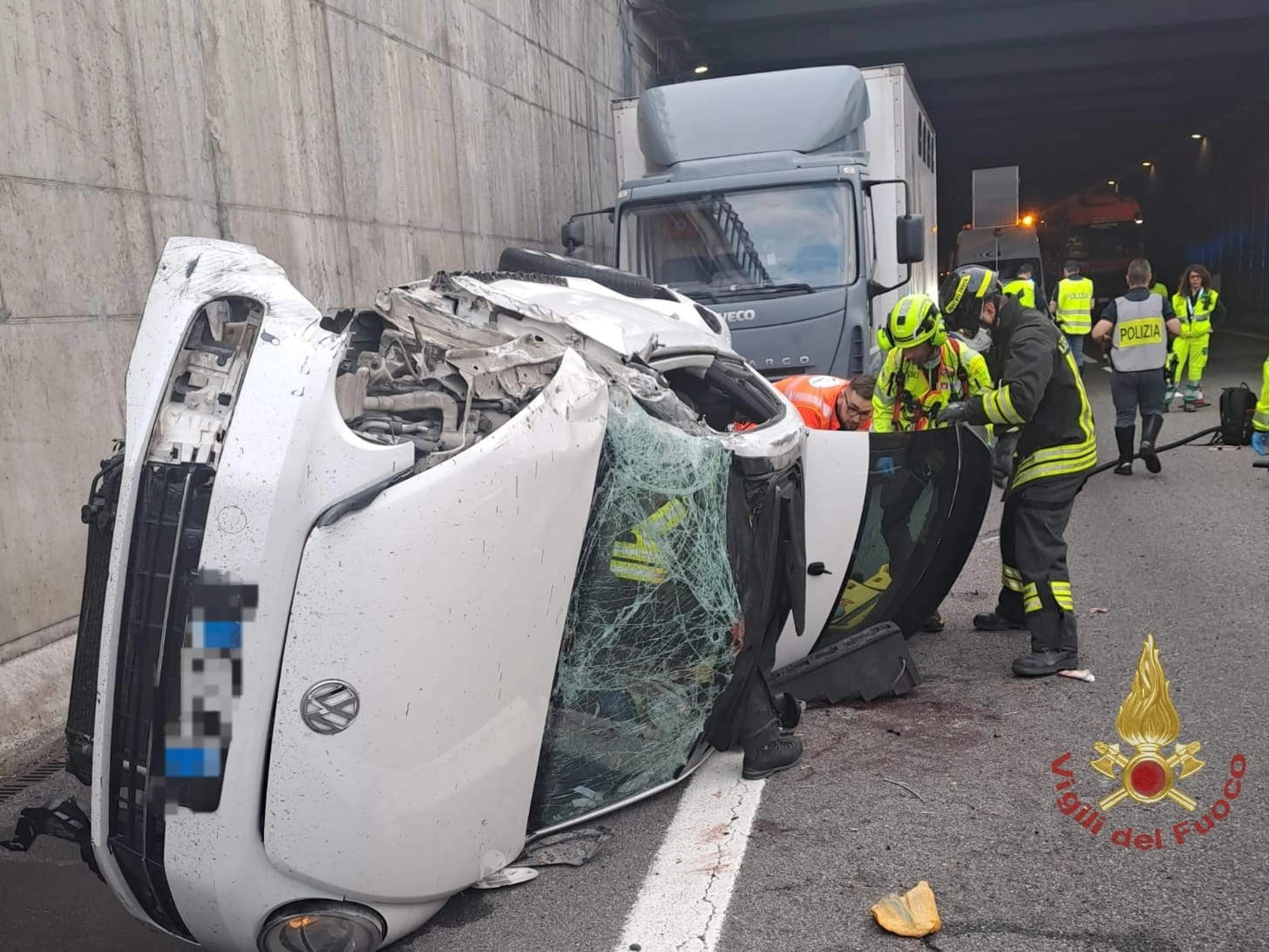 Incidente tangenziale Nord: la vettura si è ribaltata