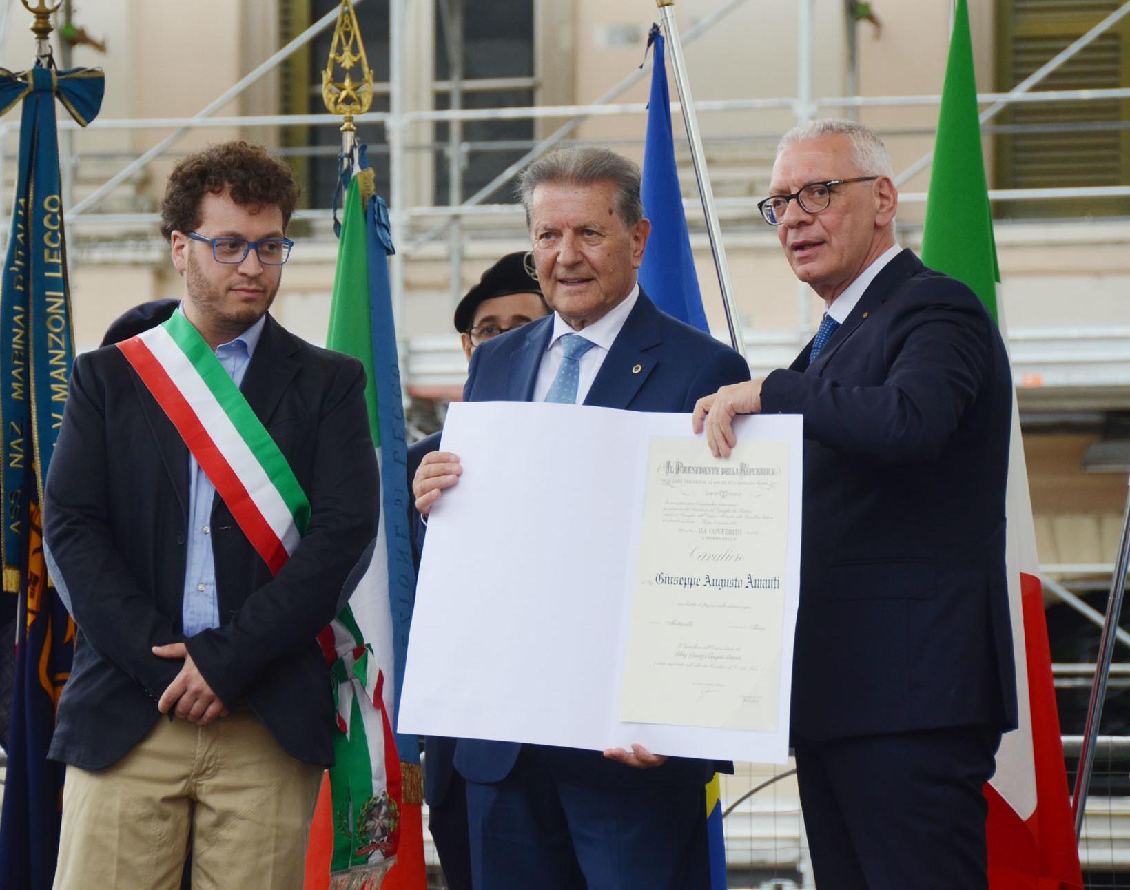 al servizio degli altri onorificenze e premi