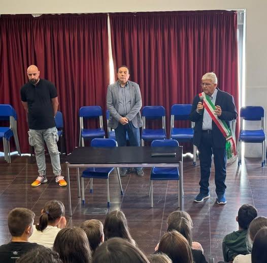 Una lezione sulla scuola inclusiva. In cattedra stavolta c’è il sindaco Una lezione sulla scuola inclusiva. In cattedra stavolta c’è il sindaco