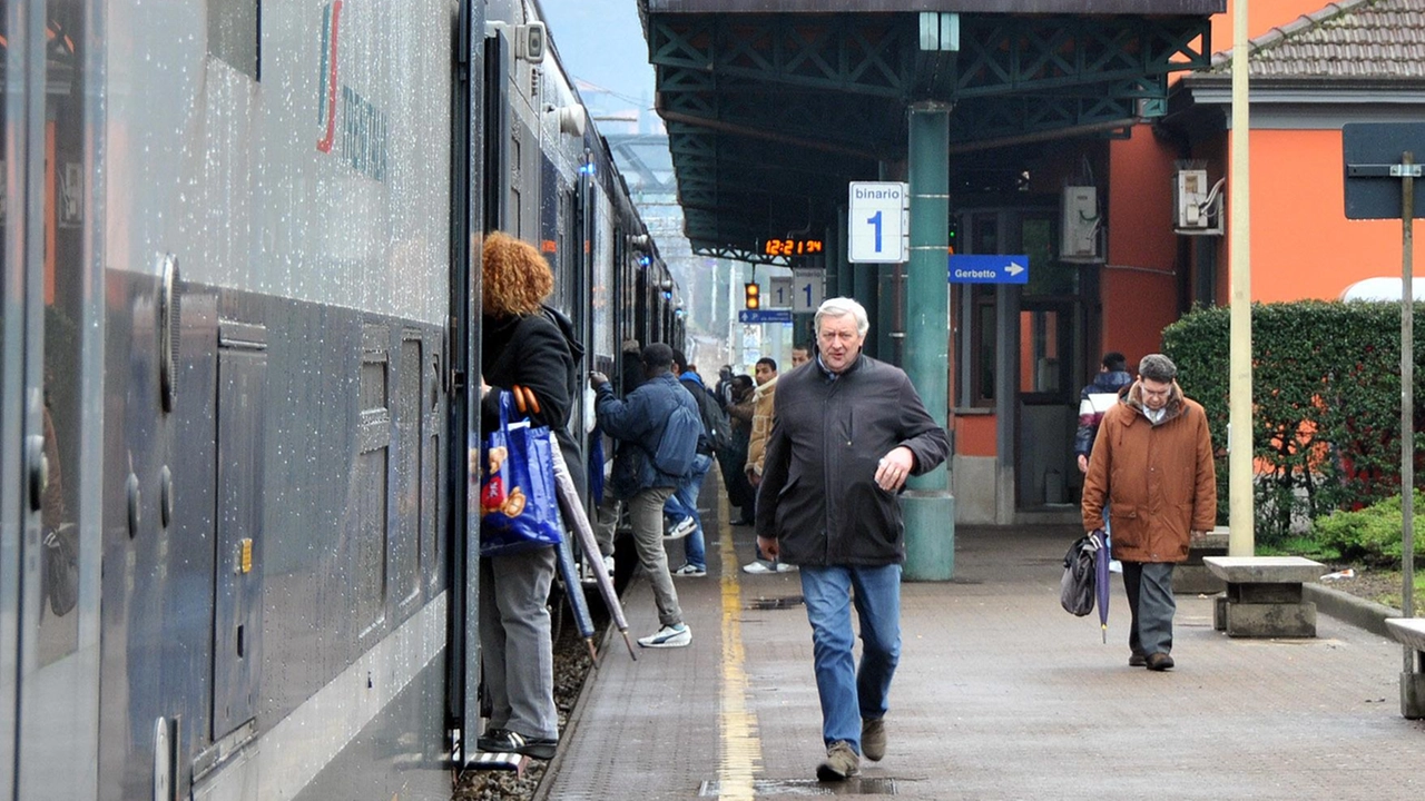 A Como Borghi iniziano i lavori per un sottopasso pedonale alla stazione, per rendere più sicuro il transito. L'intervento, finanziato da Regione Lombardia, costerà 4,5 milioni di euro e si prevede sia completato entro dodici mesi. A Como Borghi iniziano i lavori per un sottopasso pedonale alla stazione, per rendere più sicuro il transito. L'intervento, finanziato da Regione Lombardia, costerà 4,5 milioni di euro e si prevede sia completato entro dodici mesi.
