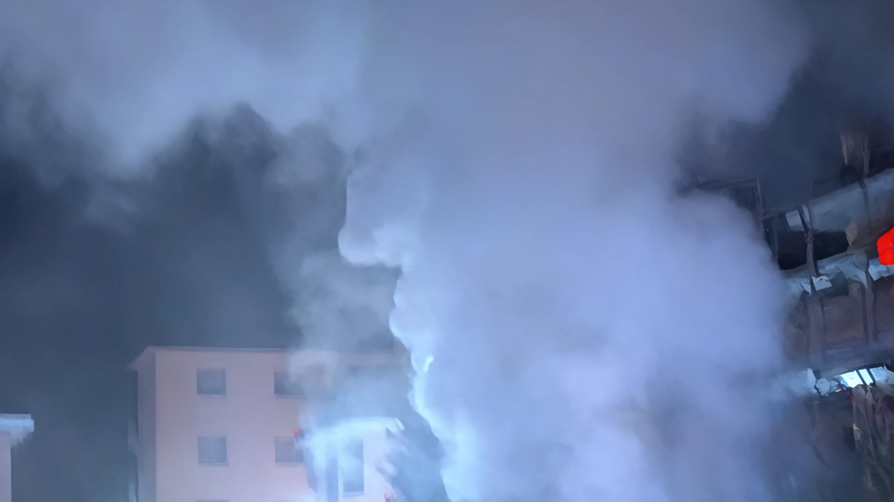 A Lodi Vecchio incendio e paura in via Cazzulani A Lodi Vecchio incendio e paura in via Cazzulani