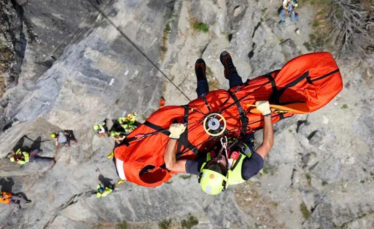 tragedia ad ardesio precipita da un sentiero sul pizzo arera e muore a 71 anni