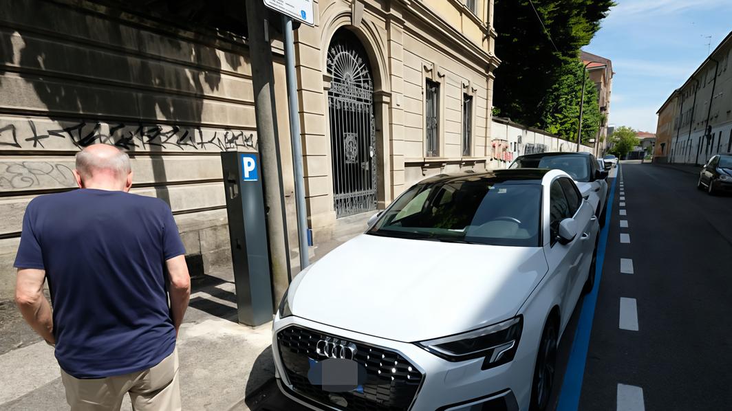 Parcheggi della discordia. Strisce blu in vigore anche a Borgo Bergamo: "È l’ennesimo balzello"