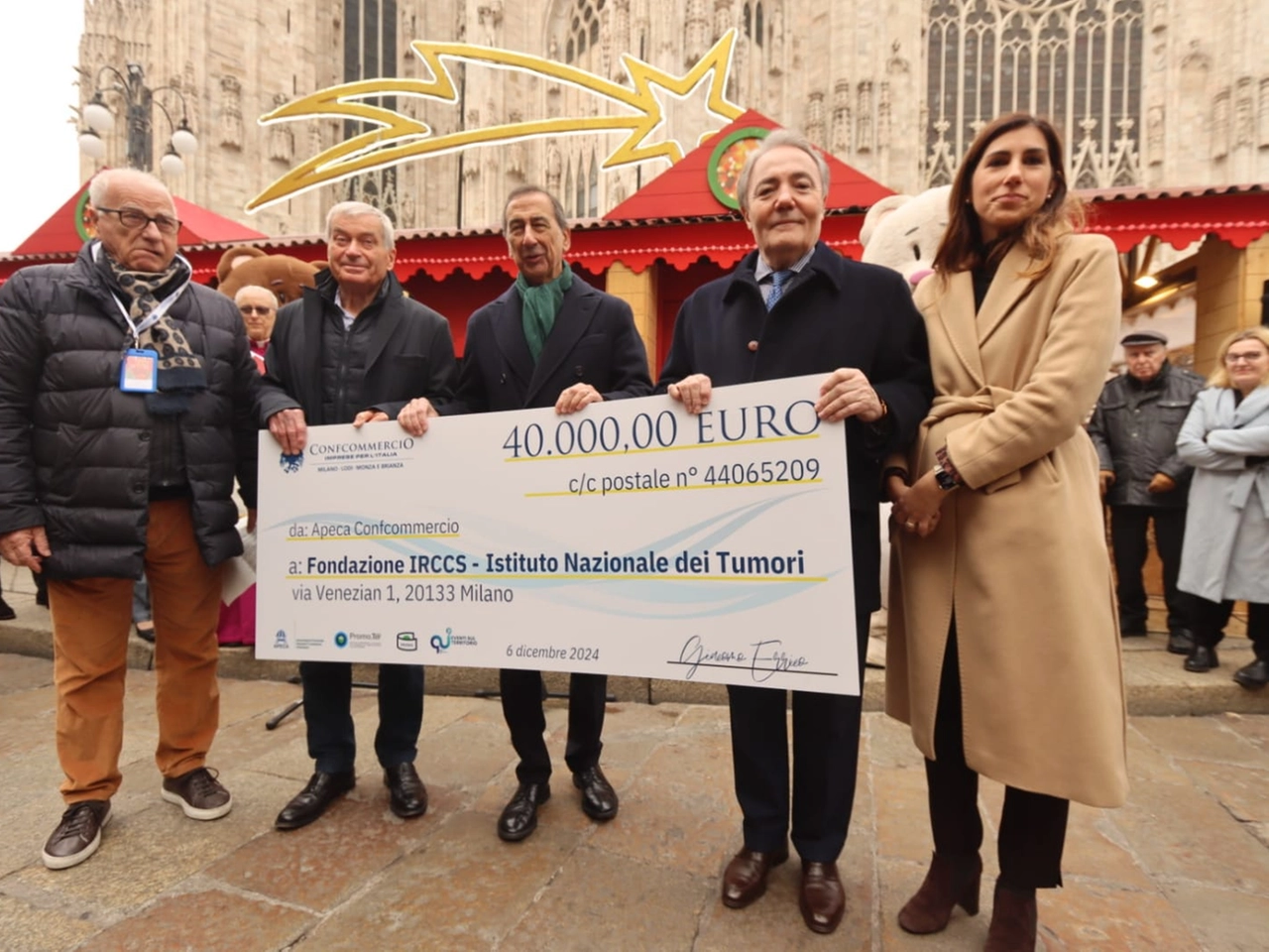 Milano, ricavato Mercatino di Natale: 40mila euro all'Istituto dei Tumori