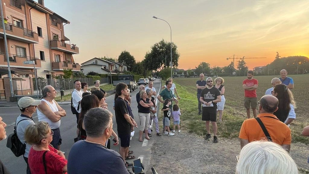 In arrivo 9 palazzine sui campi di via Cevedale: il blitz di “Cernusco Bene Comune“ nell’area verde che sarà cancellata dai condomini