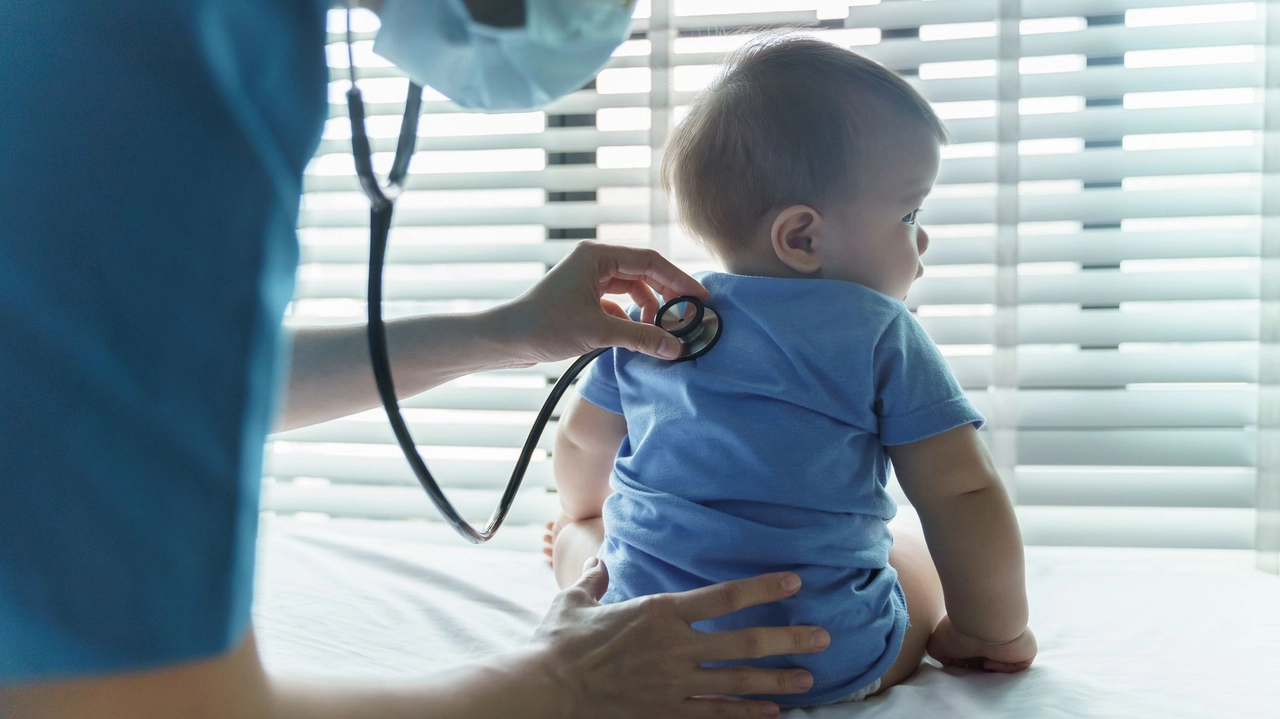 Una visita pediatrica (Archivio) Una visita pediatrica (Archivio)