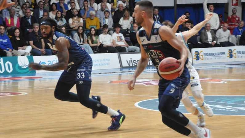 Fortitudo: Cantù sul 2-0. Giovedì al PalaDozza ultima chance per la Effe