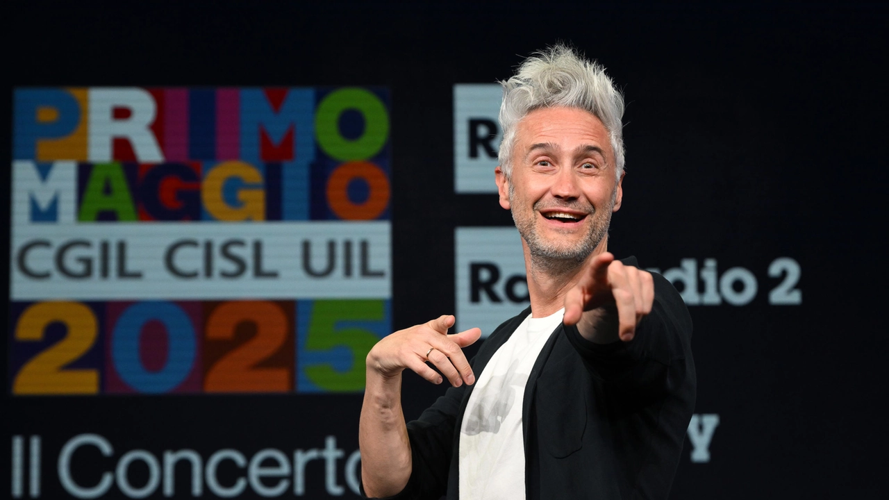 Vincenzo Schettini, 48 anni, fisico, docente, musicista e youtuber. Nella foto, sul palco del concertone del Primo maggio Vincenzo Schettini, 48 anni, fisico, docente, musicista e youtuber. Nella foto, sul palco del concertone del Primo maggio