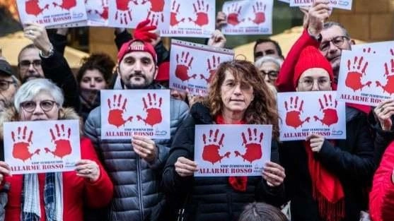 Il Tribunale ha ordinato l’allontanamento del marito per proteggerla durante la separazione "Tutela fondamentale". I maltrattamenti in 25 anni di matrimonio scatenati dall’abuso di sostanze. Il Tribunale ha ordinato l’allontanamento del marito per proteggerla durante la separazione "Tutela fondamentale". I maltrattamenti in 25 anni di matrimonio scatenati dall’abuso di sostanze.