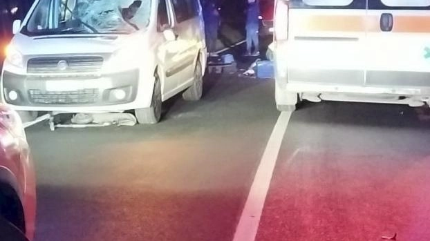 I mezzi di soccorso sul luogo dell’incidente Il sessantenne è stato rinvenuto in arresto cardio circolatorio I mezzi di soccorso sul luogo dell’incidente Il sessantenne è stato rinvenuto in arresto cardio circolatorio