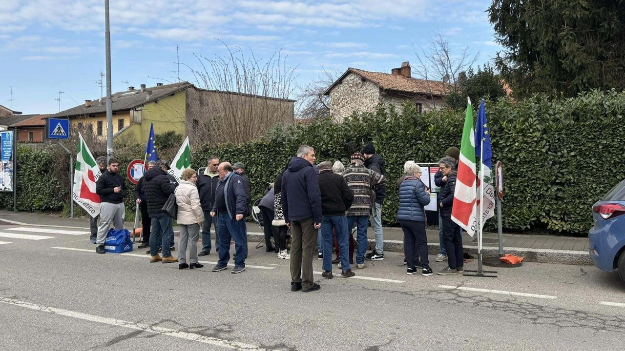 In poco tempo più di 200 persone nella mattinata di domenica hanno firmato la petizione promossa dal Pd cittadino... In poco tempo più di 200 persone nella mattinata di domenica hanno firmato la petizione promossa dal Pd cittadino...