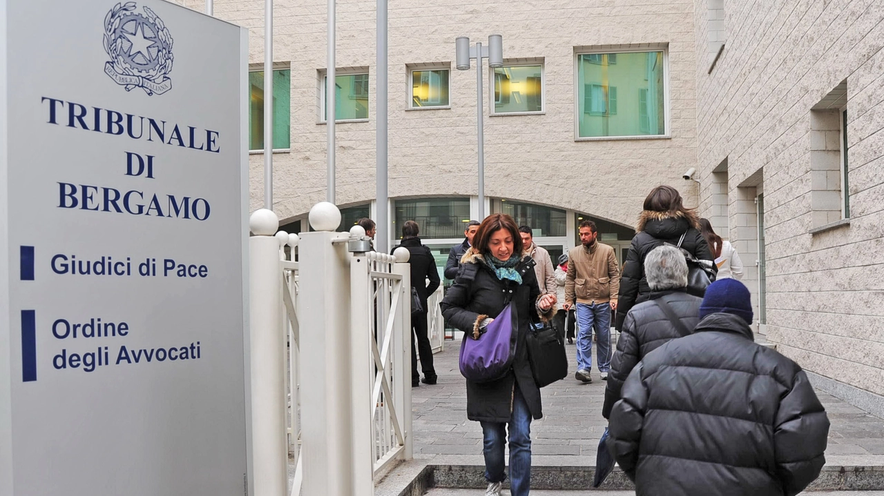 Processo a Bergamo contro un padre che impedì ai figli di vaccinarsi contro il Covid Processo a Bergamo contro un padre che impedì ai figli di vaccinarsi contro il Covid