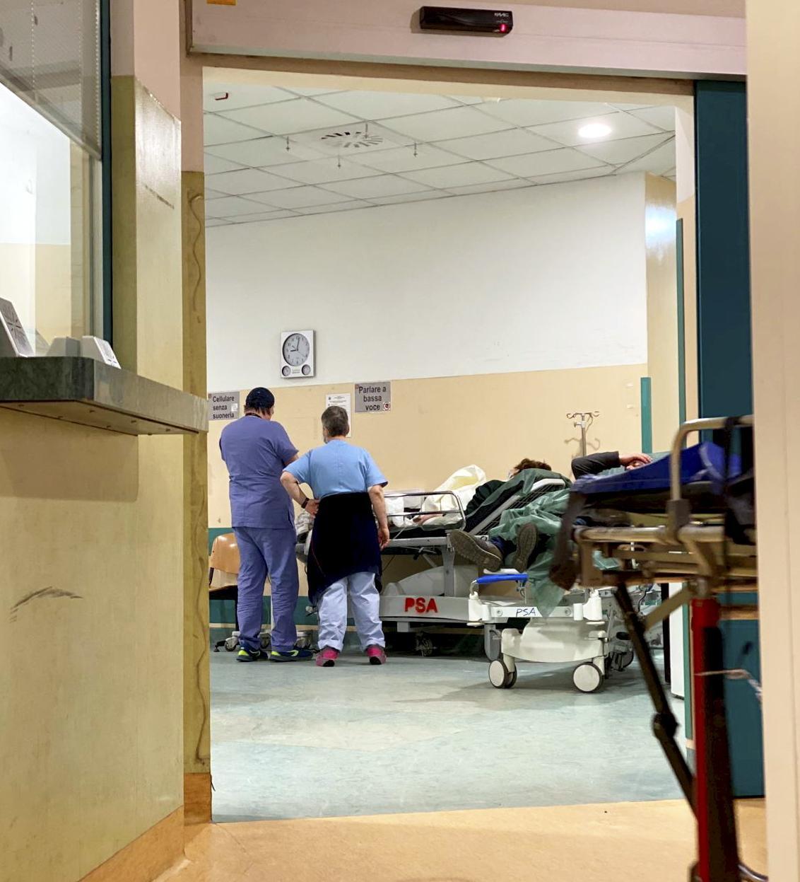 Il San Matteo ha adottato InfoPS. I familiari monitorano cosa accade ai loro parenti in Pronto soccorso Il San Matteo ha adottato InfoPS. I familiari monitorano cosa accade ai loro parenti in Pronto soccorso