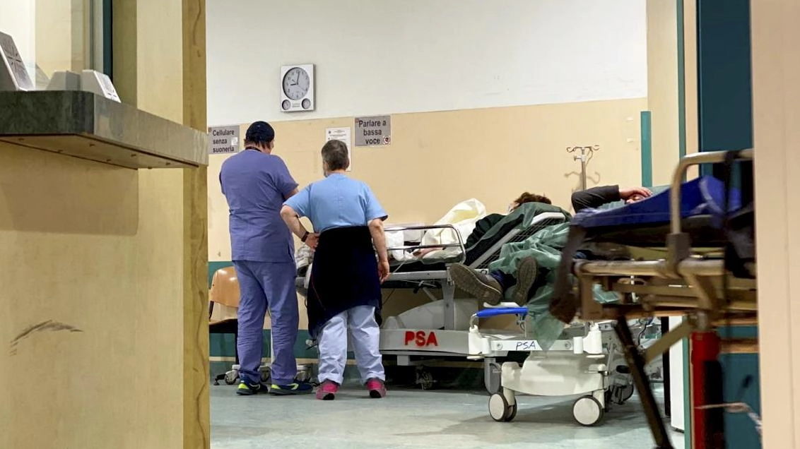 L’attesa nell’area di emergenza e urgenza è sempre portatrice di una grande ansia di conoscere la situazione L’attesa nell’area di emergenza e urgenza è sempre portatrice di una grande ansia di conoscere la situazione