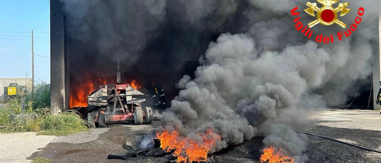 Guardamiglio, incendio nel capannone di una cascina: distrutti attrezzi agricoli