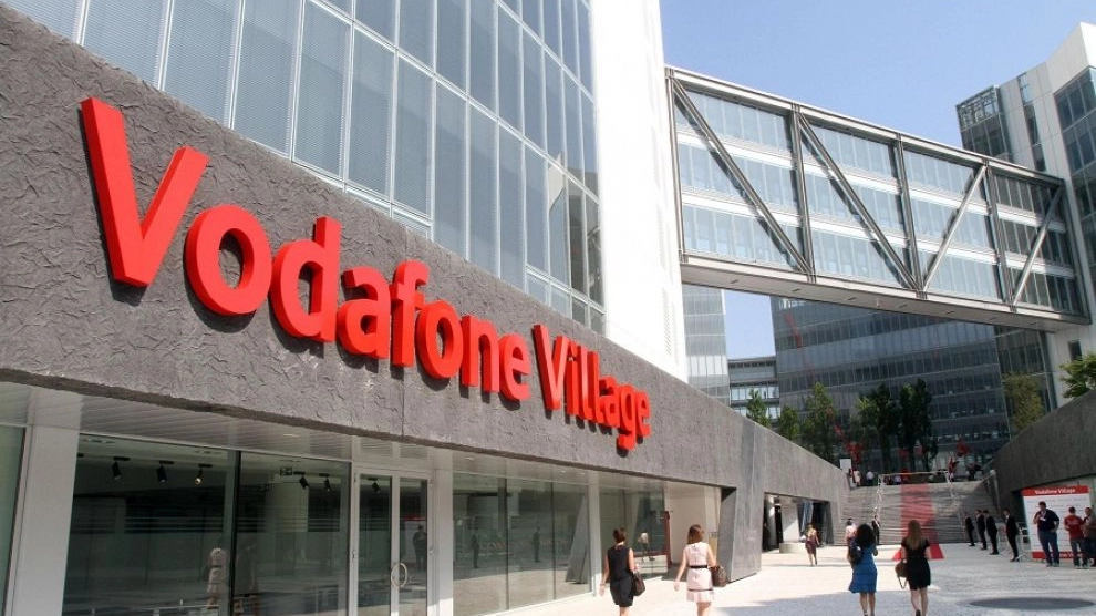 La sede Vodafone a Lorenteggio La società conta circa seimila dipendenti a livello nazionale
