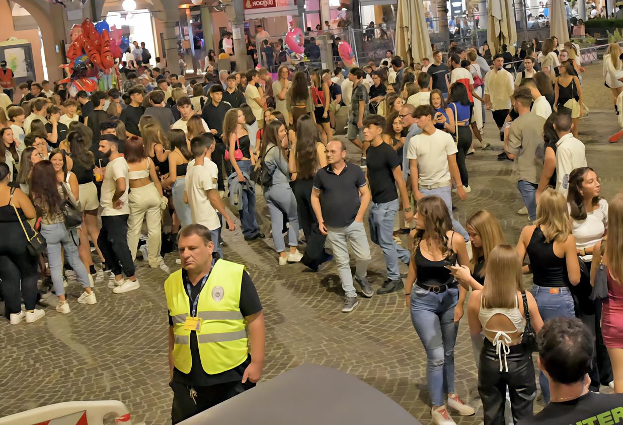 Le sentinelle della movida. In centro tornano gli steward. Senza potere d’intervento Le sentinelle della movida. In centro tornano gli steward. Senza potere d’intervento