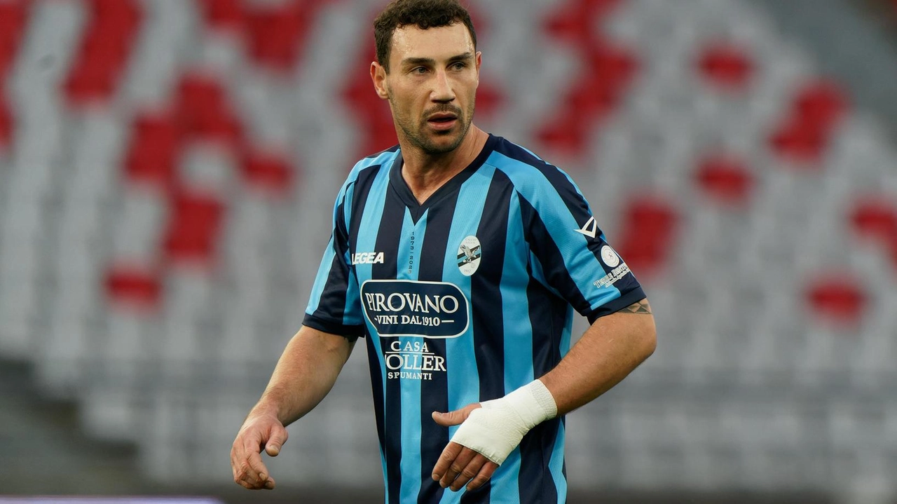 Artur Ionita, centrocampista 34enne, vanta in carriera 210 presenze e 14 gol in Serie A oltre a 73 gare con la Moldavia Artur Ionita, centrocampista 34enne, vanta in carriera 210 presenze e 14 gol in Serie A oltre a 73 gare con la Moldavia