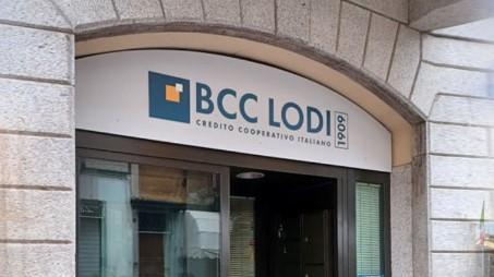 bcc lodi le persone al centro qui ci si guarda negli occhi 