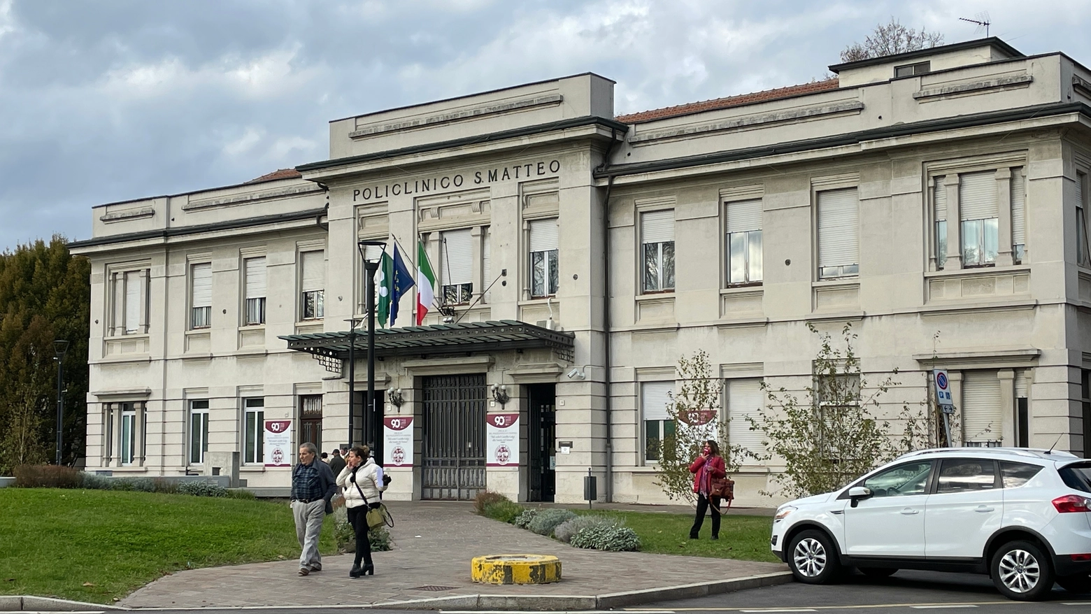 L'ingresso storico dell'ospedale San Matteo di Pavia