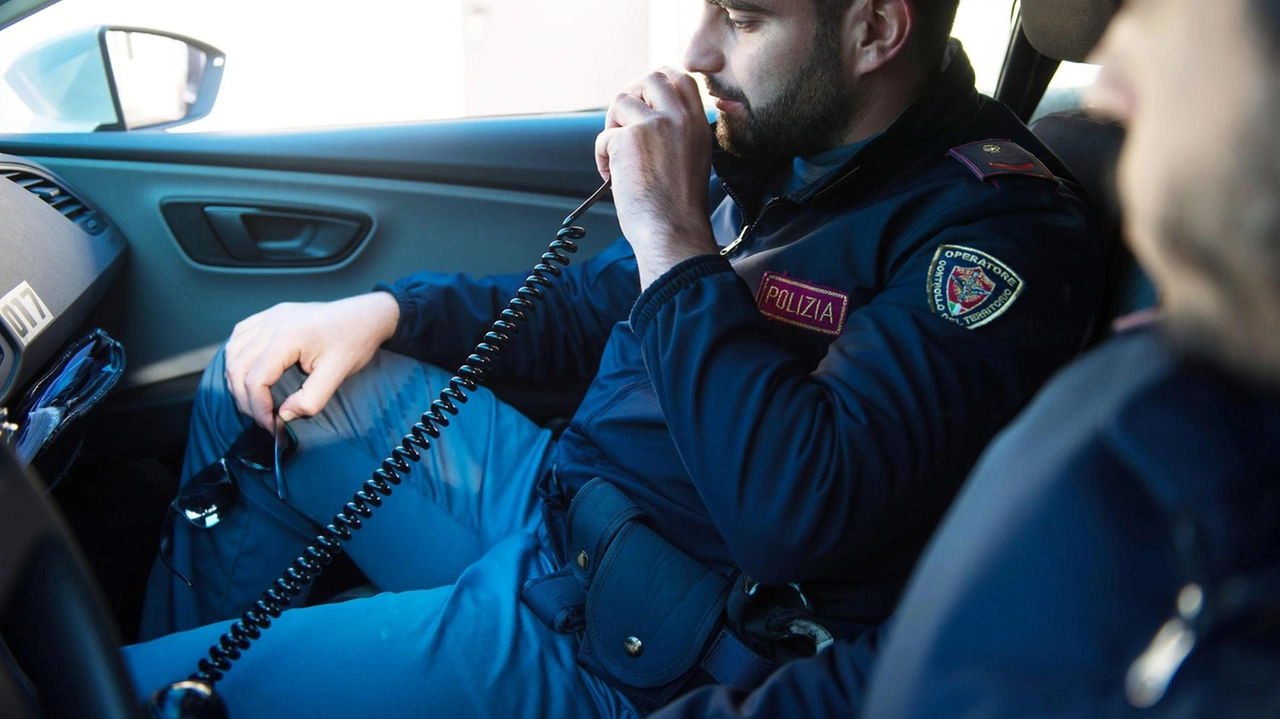 La polizia di Stato ha raccolto la denuncia del marchigiano che si era rivolto alla presunta maga per risolvere i suoi problemi personali con riti e prodotti costosi La polizia di Stato ha raccolto la denuncia del marchigiano che si era rivolto alla presunta maga per risolvere i suoi problemi personali con riti e prodotti costosi