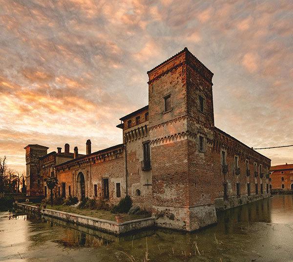 Visite alla scoperta del Castello di Padernello e del suo fantasma Visite alla scoperta del Castello di Padernello e del suo fantasma
