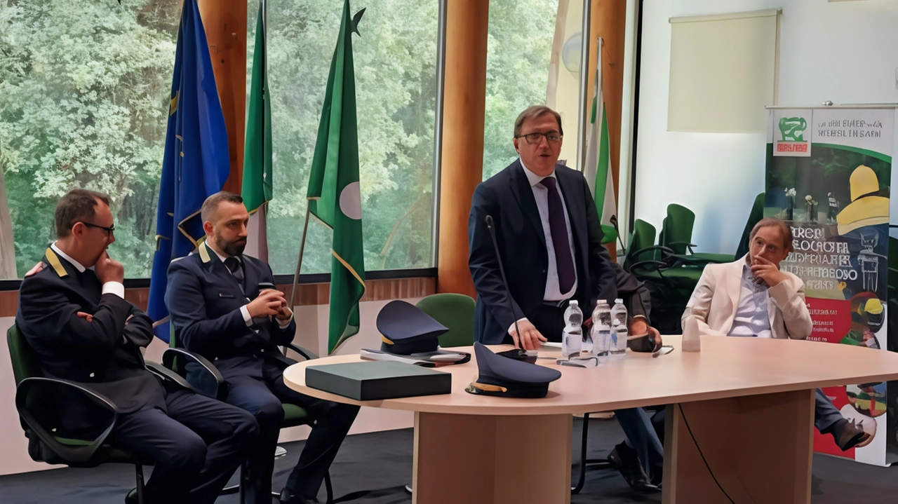 L’assessore regionale Romano La Russa è intervenuto nella sede di Solaro per confermare il sostegno ai progetti intercomunali