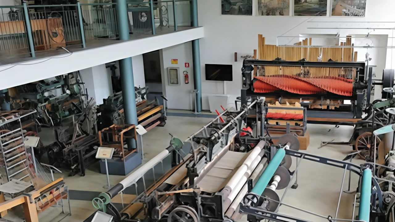 Il Museo del Tessile L’apertura dello spazio in via Volta avvenne il 26 ottobre 1997 Il Museo del Tessile L’apertura dello spazio in via Volta avvenne il 26 ottobre 1997