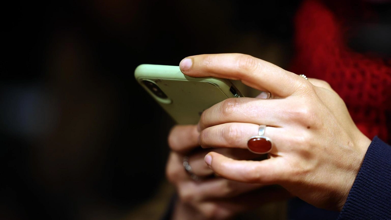Assium, Sms calano a 4 al mese. In 3 hanno l'81% del mobile Assium, Sms calano a 4 al mese. In 3 hanno l'81% del mobile