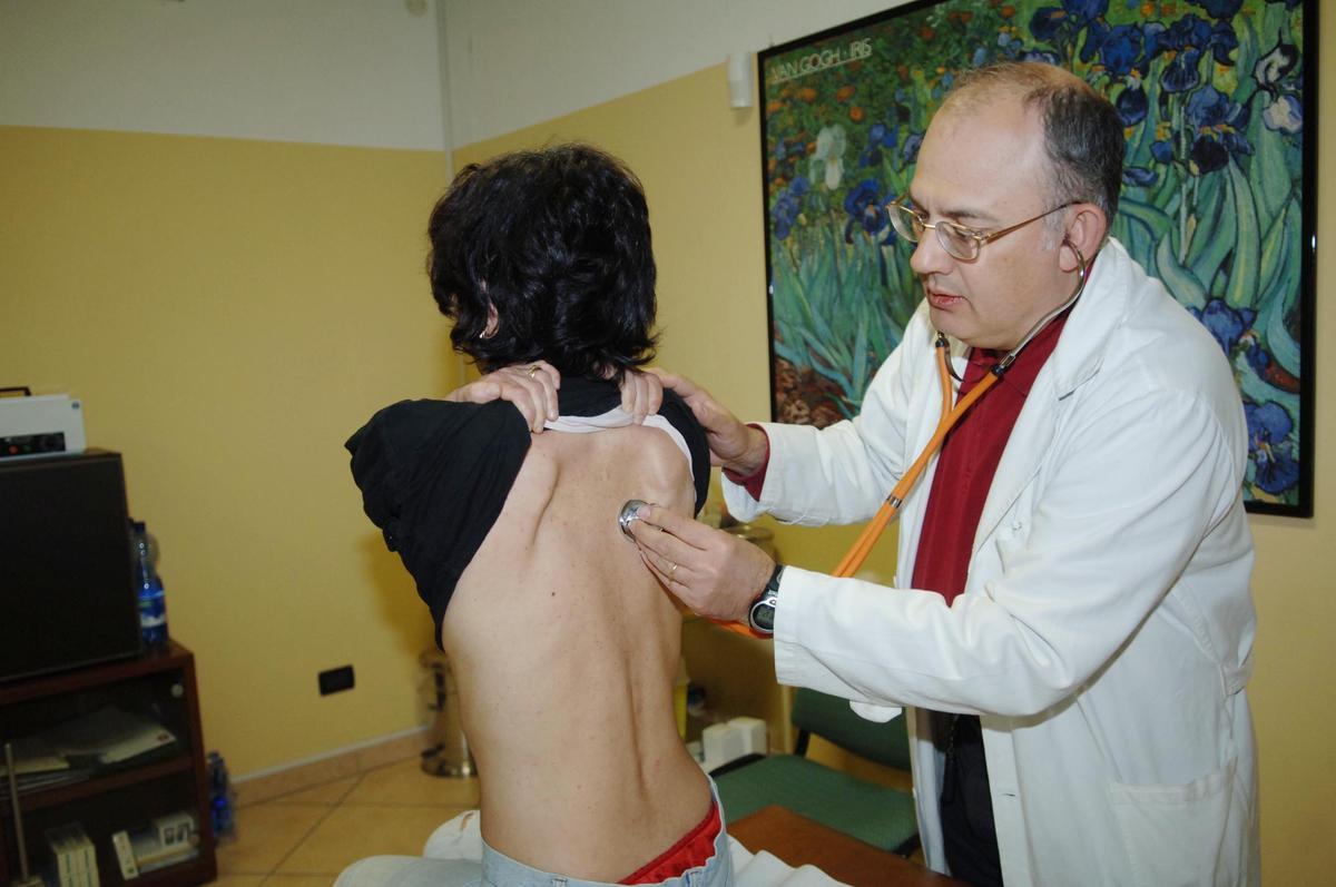 Emergenza medici di base, 1.500 cittadini senza assistenza: arriva l’ambulatorio temporaneo Emergenza medici di base, 1.500 cittadini senza assistenza: arriva l’ambulatorio temporaneo