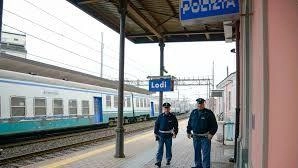 Accoltellato alla testa. È un’aggressione dai contorni ancora da chiarire quella subita, l’altra sera alle 23, da un egiziano 18enne...