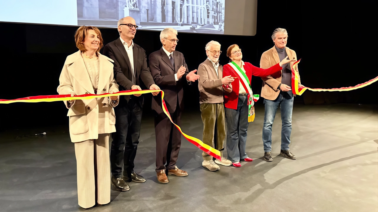 Il taglio del nastro per il restauro di Palazzo della Libertà Il taglio del nastro per il restauro di Palazzo della Libertà