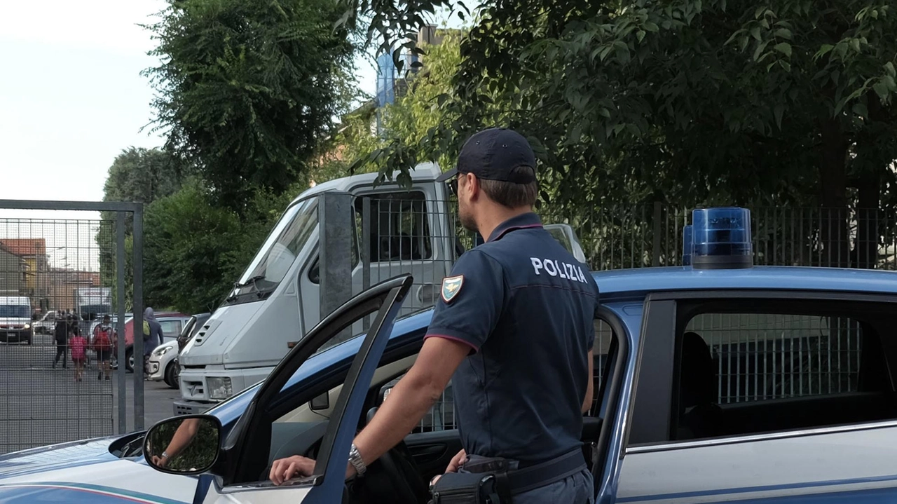 I quattro tra i 21 e i 26 anni sono stati arrestati Il copione era lo stesso: prima la telefonata e poi l’assalto I quattro tra i 21 e i 26 anni sono stati arrestati Il copione era lo stesso: prima la telefonata e poi l’assalto
