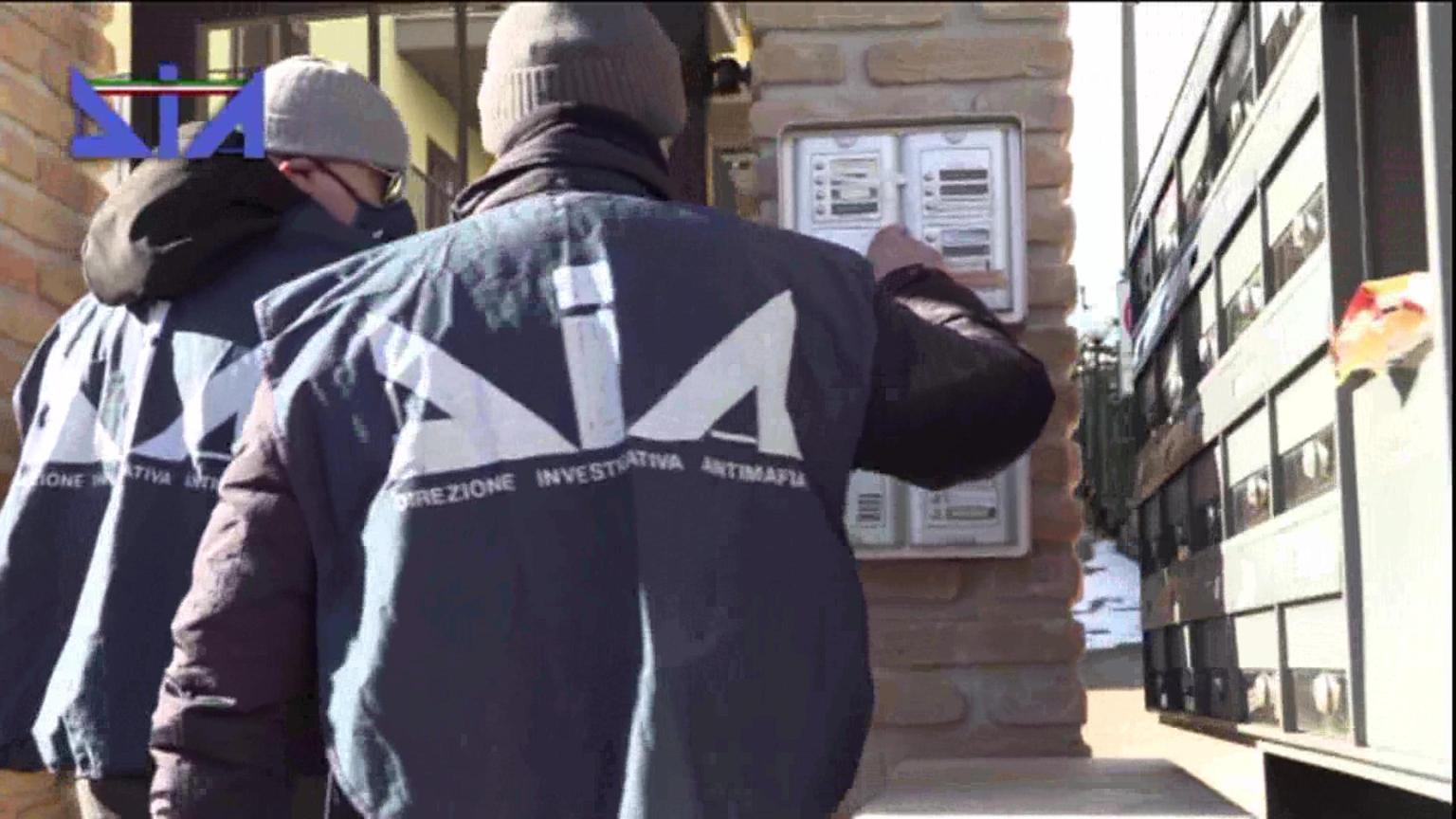 I lucrosi affari delle cosche: "Attenzione agli stupefacenti" I lucrosi affari delle cosche: "Attenzione agli stupefacenti"
