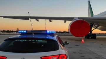 Malpensa, bloccato aereo in fase di decollo: a bordo c’è un terrorista