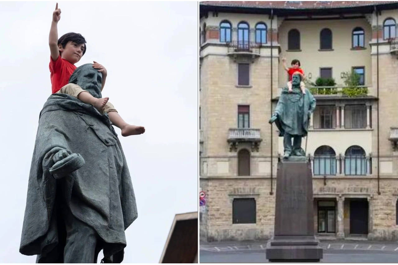 L'installazione di Cattelan con il bimbo in spalla a Garibaldi ha allarmato per qualche minuto i cittadini