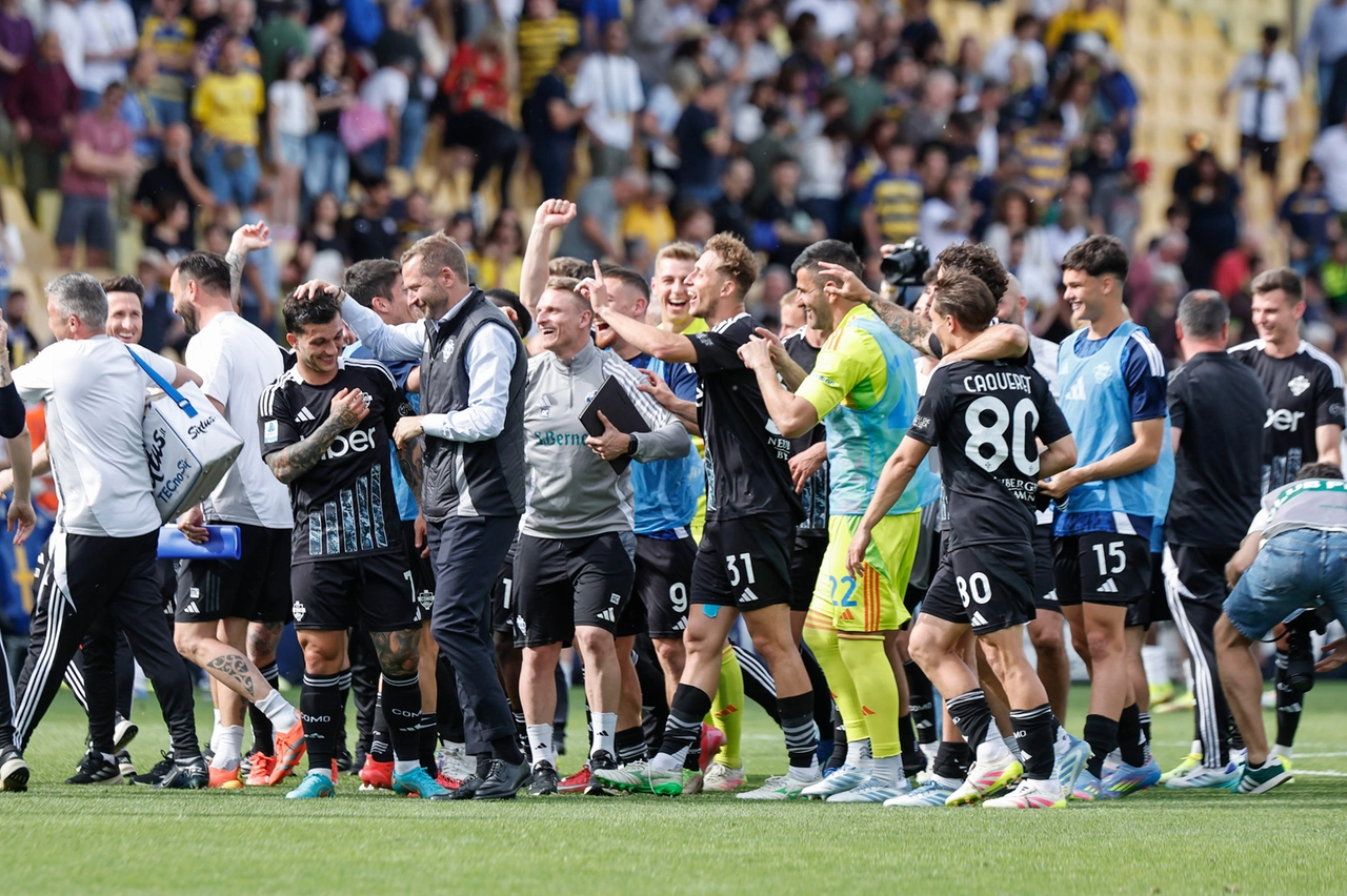 La felicità del Como al termine della partita